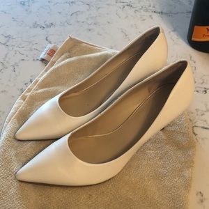 White Nine West pumps size 8